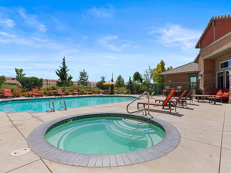 The View Apartments — Photo 10