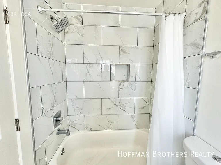8701 S Figueroa St #203 — Photo 13