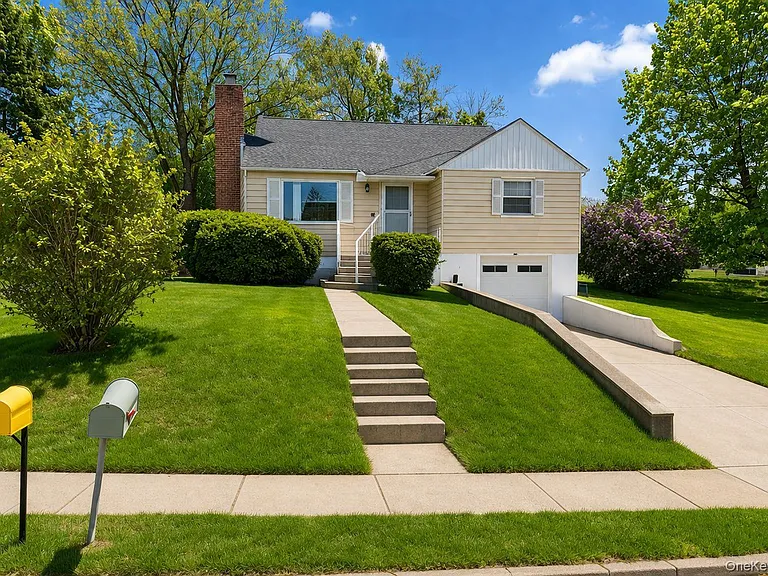 19 Lawrence Ave — Photo 1