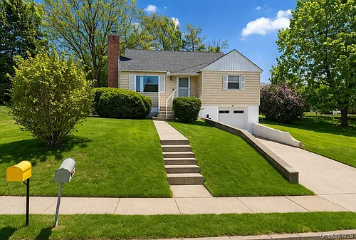 19 Lawrence Ave Photo 1
