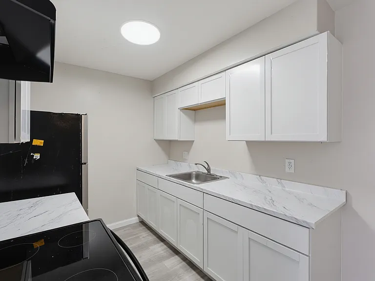 Kitchen, stainless steel appliances included, lots of counter space