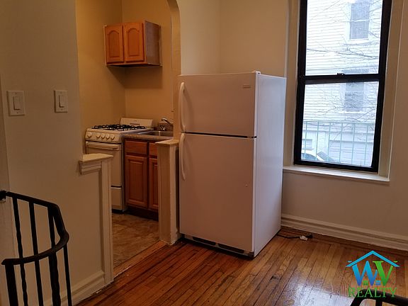5th image of 1185 Morris Ave #H4