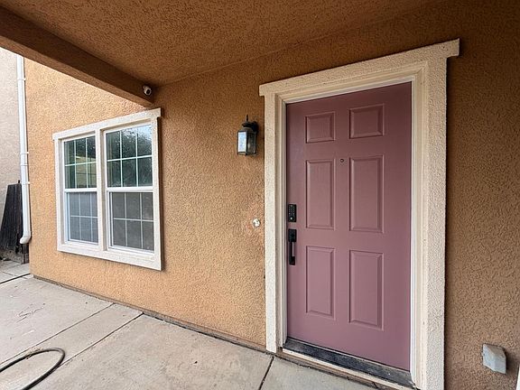 3rd image of 1179 Crescent Dr