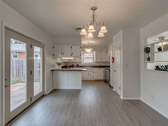 5th image of 305 Sherri Ln