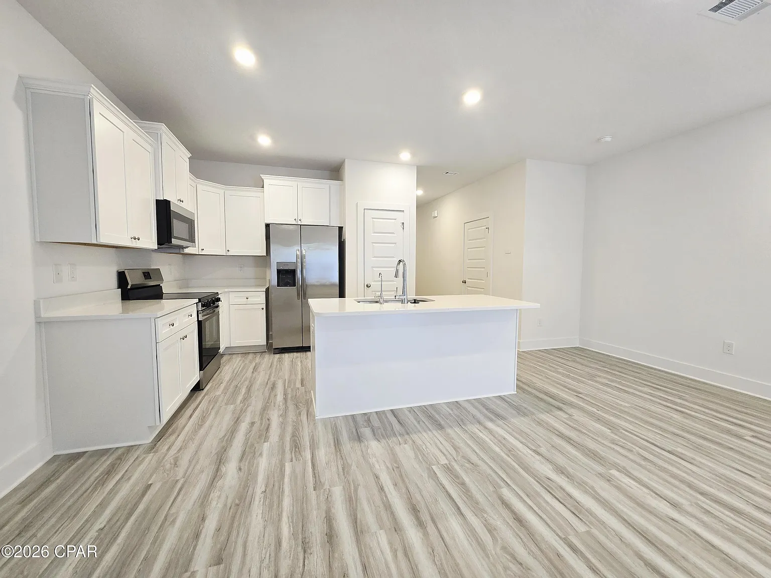 3 bed, 2.5 bath, 1533 sqft, $2,100 — Photo 2