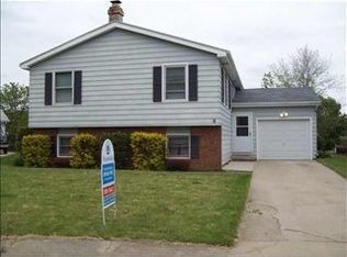 8 Sunshine Ct, Bloomington, IL 61704