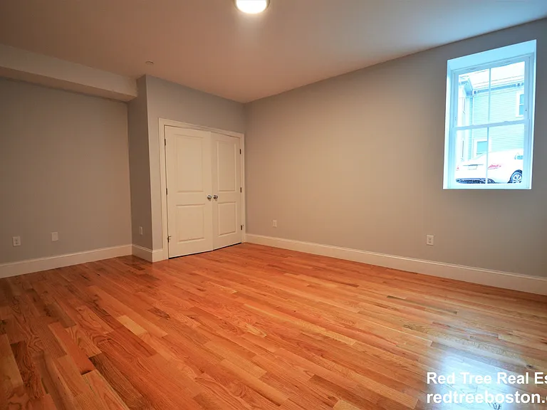 18 Murdock St — Photo 7