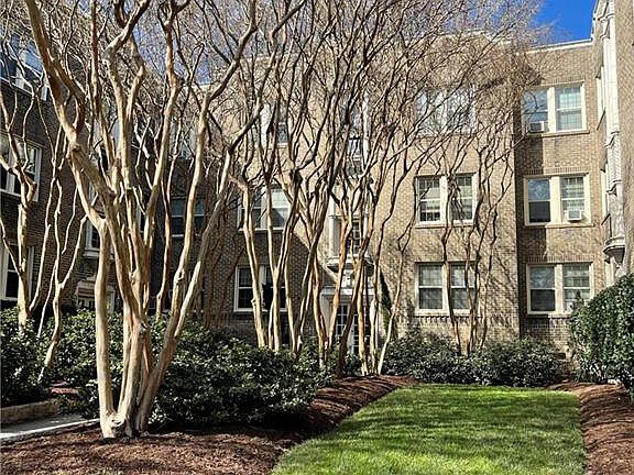 3rd image of 940 Gates Ave APT A2