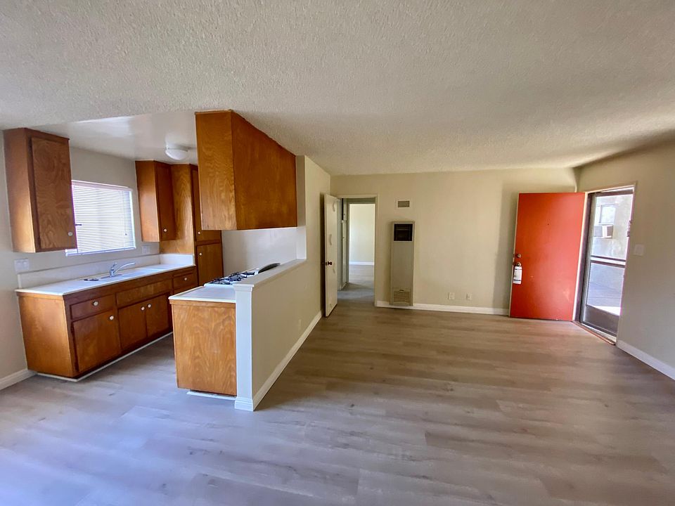 1st image of 921 E Las Tunas Dr #C