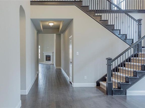 4th image of 1024 Yarrow St