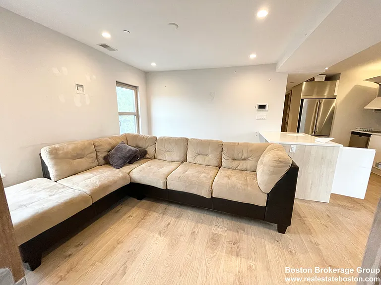 118 Buttonwood St #3 — Photo 4