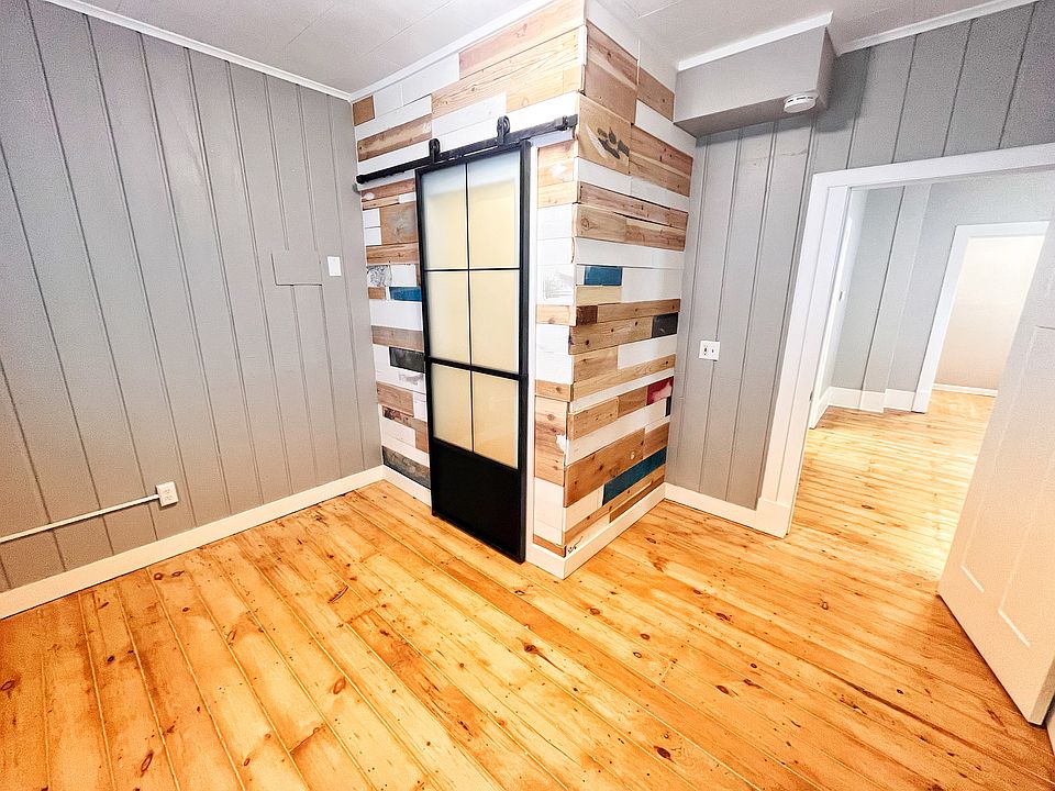 1st image of 104 Lexington Ave NW #1
