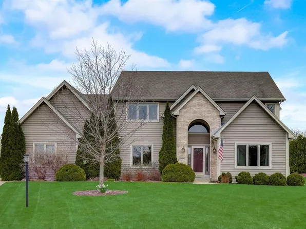 13310 W Crestwood Ct, New Berlin, WI 53151