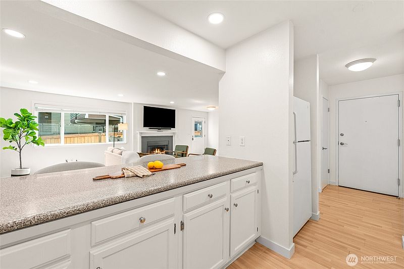 4th image of 555 Prospect Street #1
