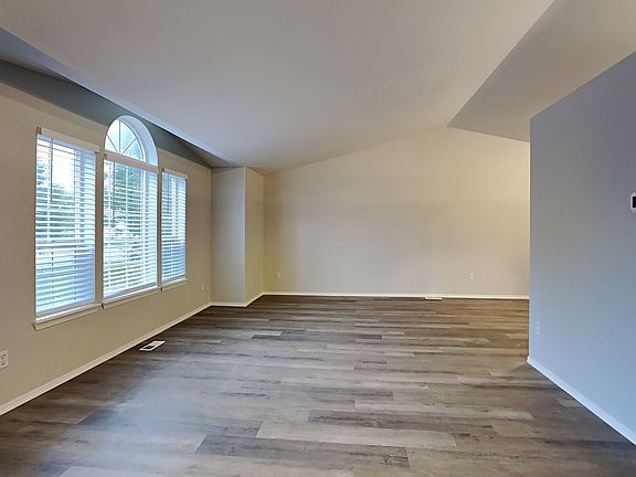 5th image of 14028 80th Avenue Ct E