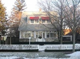 811 Oakwood Ave, Lake Forest, IL 60045