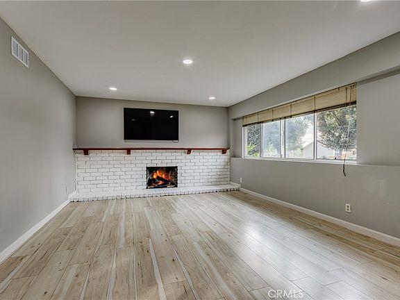 4th image of 126 Irving Way