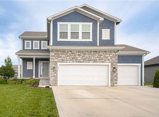 127 SE Briar Valley Ln, Blue Springs, MO 64064