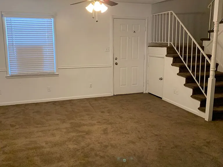 455 Mall Blvd #36 — Photo 2