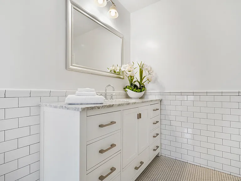 23057 Sylvan St — Photo 19