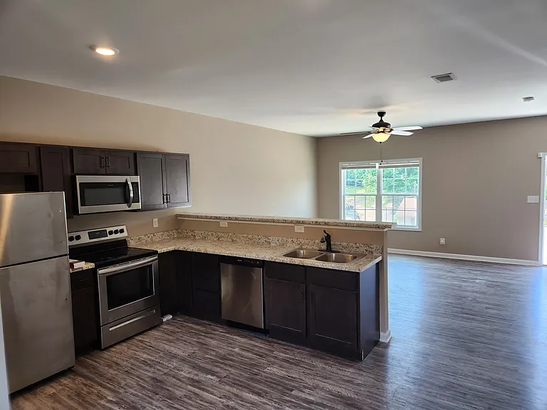 815 Howard St #F — Photo 14