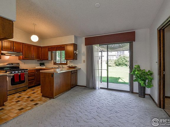 Dining room, walk-out patio.