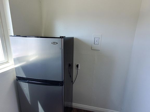 4th image of 4050 W El Segundo Blvd #19A