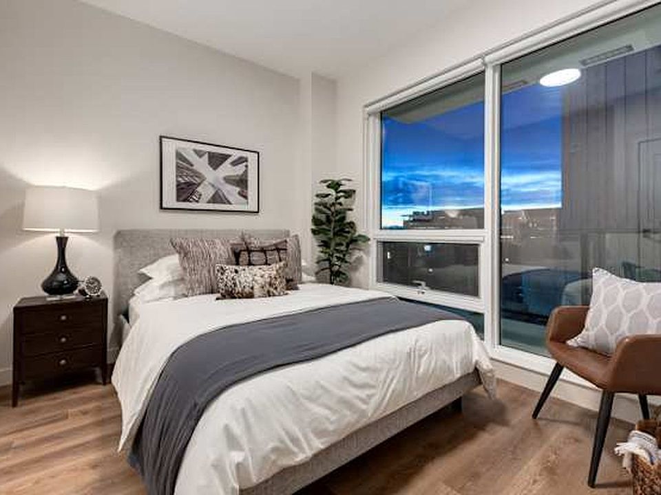 1st image of 85 Quarry Way SE #D