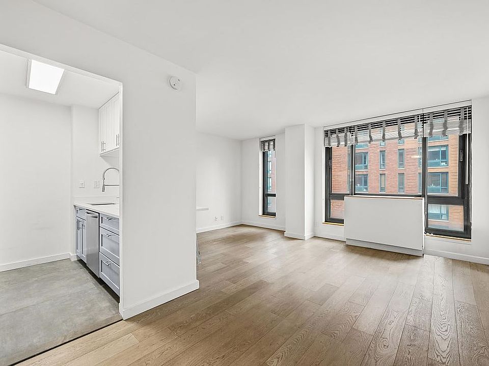 1st image of 1 Irving Pl APT U16h