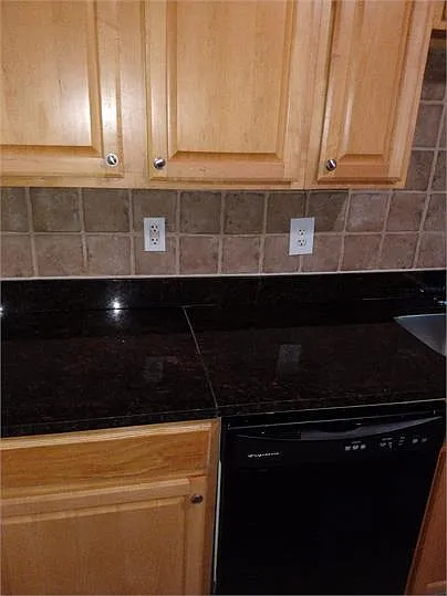 693 Dalvigney St NW — Photo 11