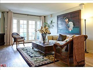 4th image of 901 10th St APT 202