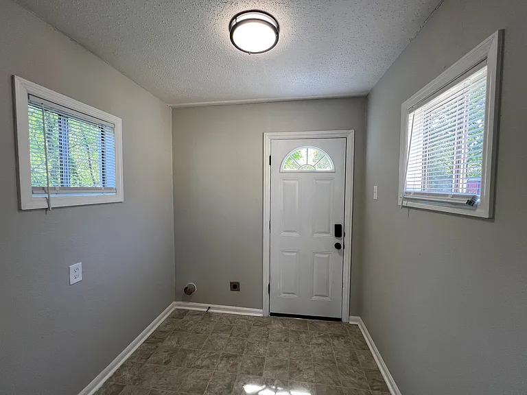 2173 S Hubert Cir — Photo 12