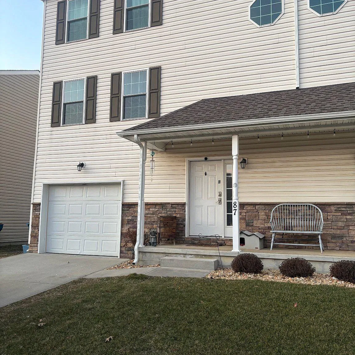 3 bed, 2.5 bath, 2484 sqft, $2,100 — Photo 1
