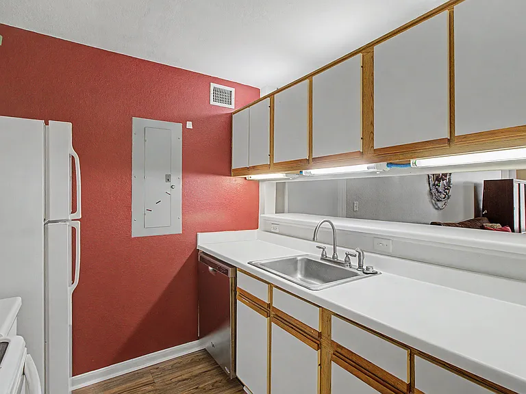 521 Southwest Pkwy #103 — Photo 7