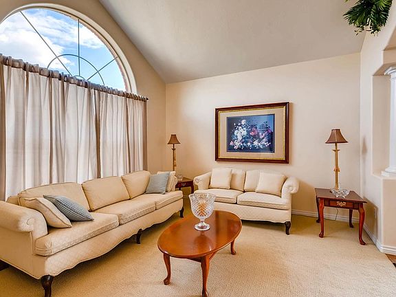 4th image of 46995 Foxwood Dr