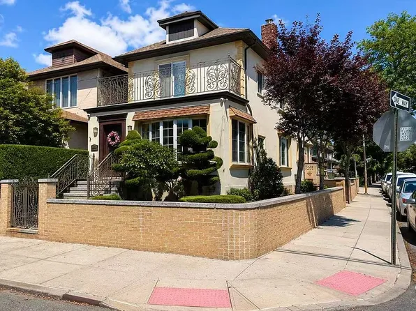 8102 10th Ave, Brooklyn, NY 11228