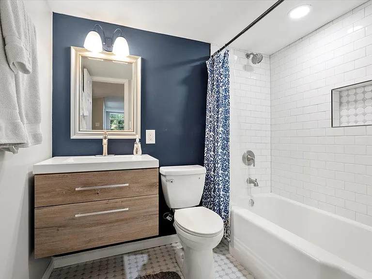 1900 Alexandria Dr — Photo 22