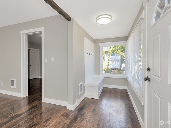 4th image of 7432 Tacoma Avenue S