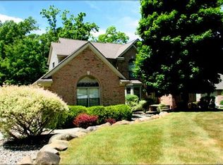 11409 Olde Wood Trl, Fenton, MI 48430