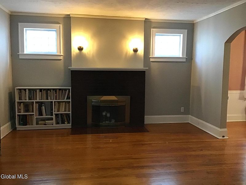 5th image of 72 Woodlawn Avenue