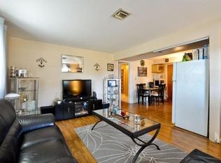 935 Oak St, Roselle, NJ 07203