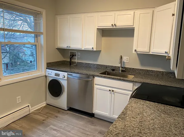 4256 Buckman Rd APT 27, Alexandria, VA 22309