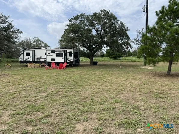 3084 County Road 442, Stockdale, TX 78160