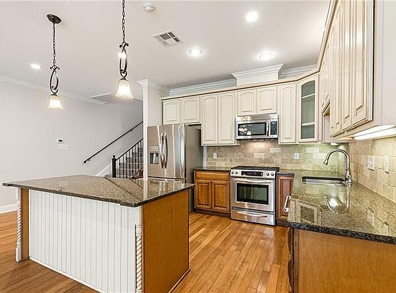 4th image of 42351 Broadwalk Ave #B