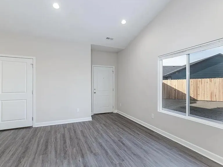 2346 E Cheyenne Ct — Photo 33