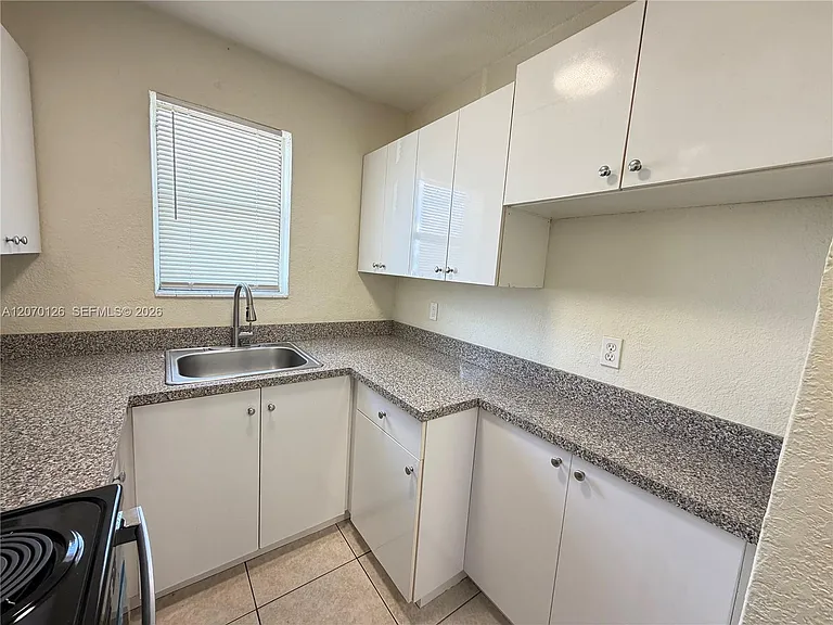 333 NW 2nd Ave #5 — Photo 5
