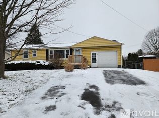 200 Hamilton Rd, North Syracuse, NY 13212