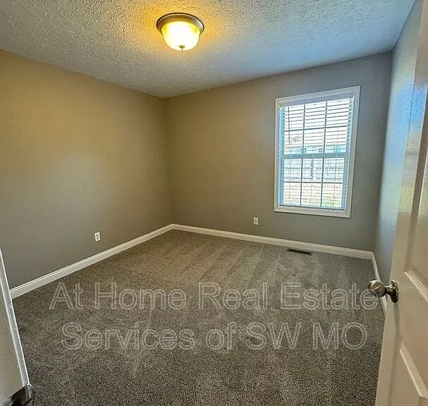 1132 S Ventura Ave — Photo 4