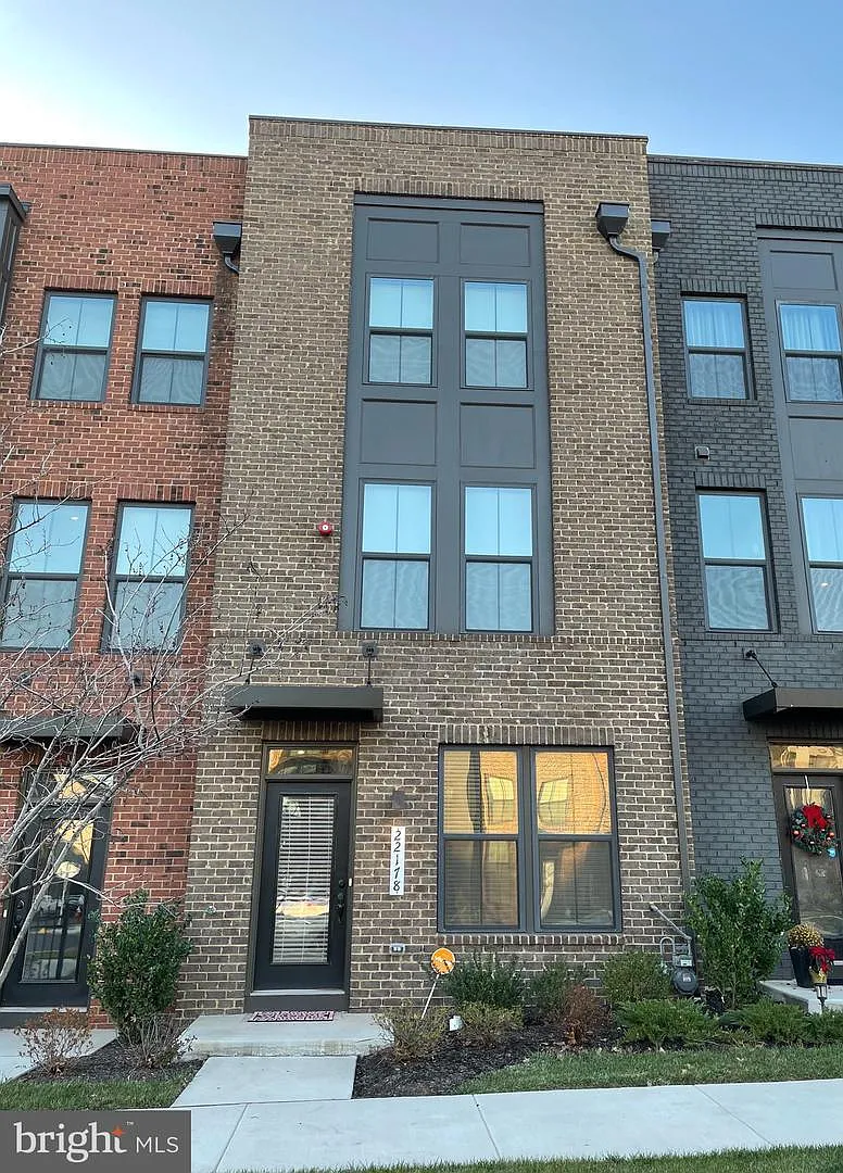 3 bed, 2080 sqft, $3,300 — Photo 3