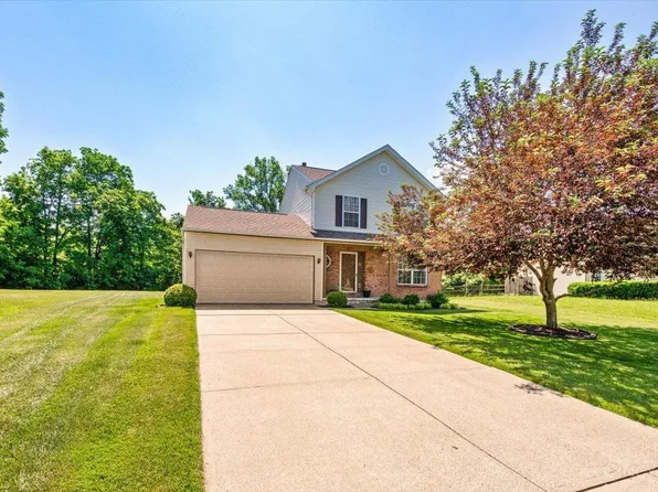 3324 Whispering Trees Dr, Amelia, OH 45102